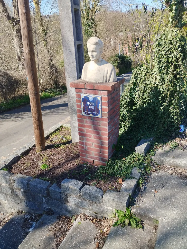 Buste de Marie Curie à Barentin