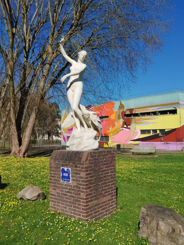Statue d'Hébé à Barentin