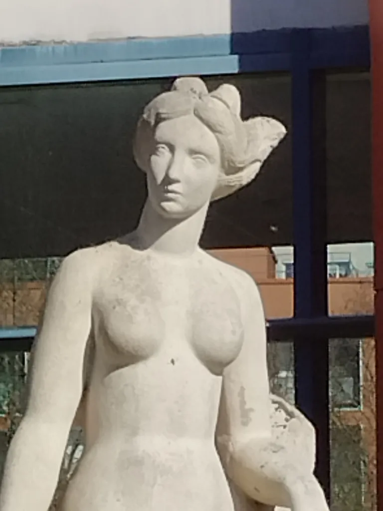 Statue Muse de Thomas Corneille à Barentin
