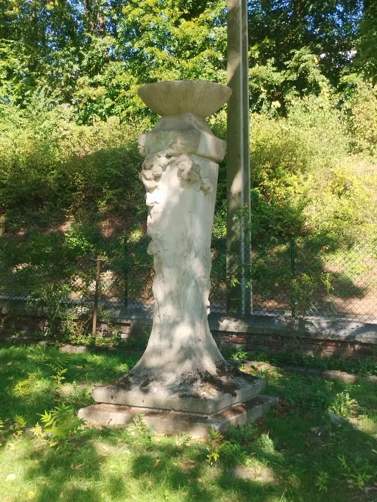 Stèle Gustave Quilbeuf au Houlme