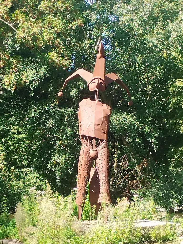 Statue Marotte et herbes folles à Harfleur